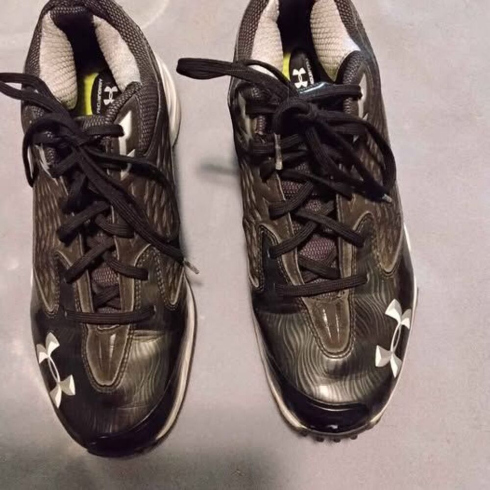 Men's Under Armor Shoes, Size 8.5.  (#B-52)